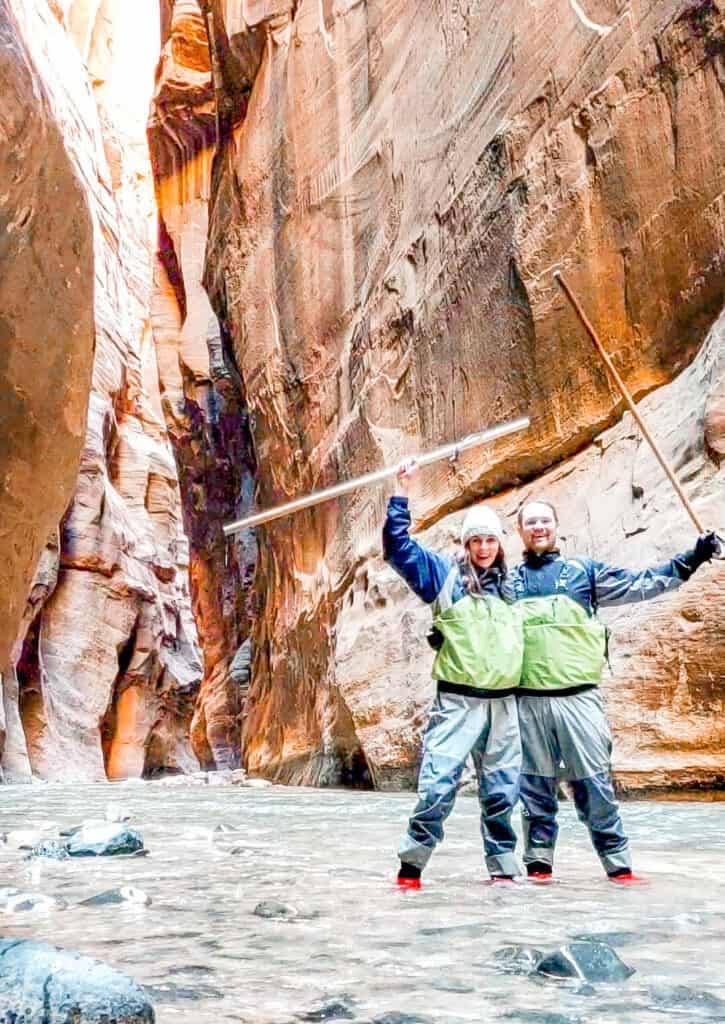 hiking-narrows-in-winter