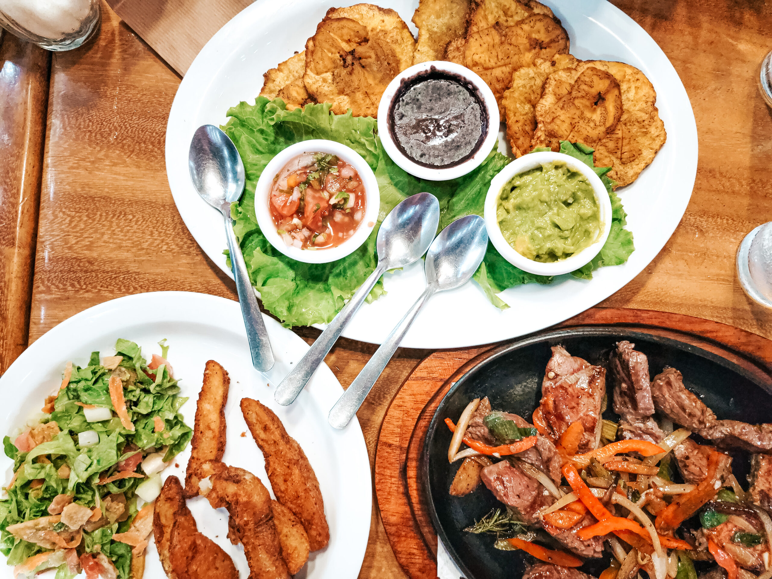 where to eat in La Fortuna La Parada