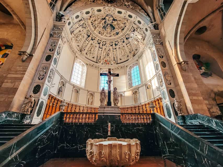 The inside of the Trier Cathedral, with large, soaring ceilings.