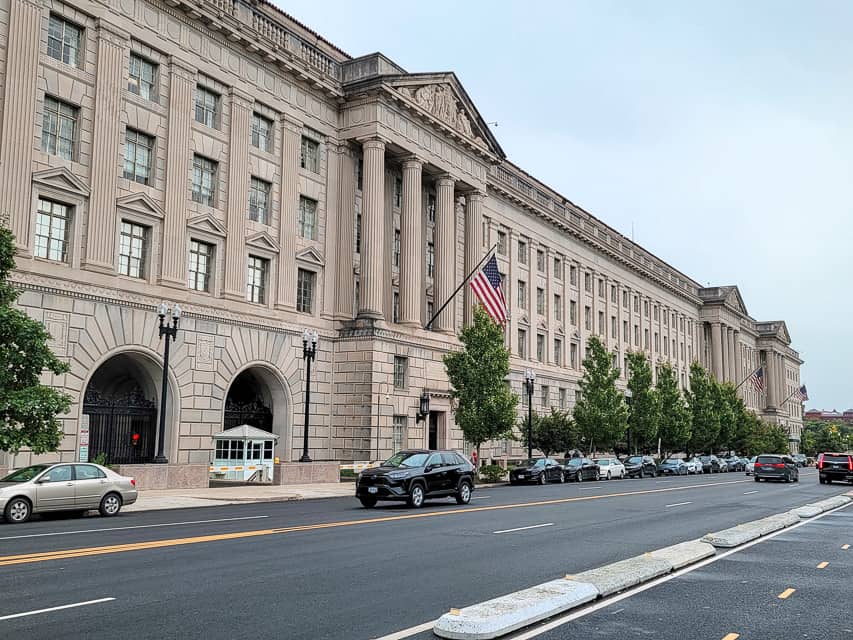 The Department of Commerce in Washington, D.C. features a Roman style of architecture.