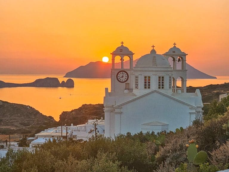 Your 4-Day Milos Itinerary for The Perfect Idyllic Greek Vacation